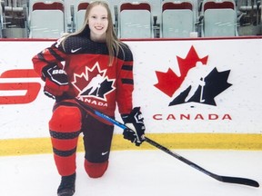 Sarah Thompson jugó en el Equipo de Hockey Femenino Sub-19 de 2019 contra Canadá en la Serie.
