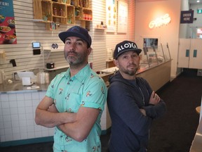 Ryan Moleiro und Tyler Scherer sind die Besitzer von Paradise Poke in der Bank Street.