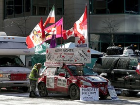 15. Feb. 2022 - Die Besetzung und Proteste von Truckern gehen am Dienstagnachmittag in der Innenstadt von Ottawa ihren 19. Tag weiter.