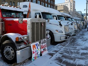 15. Feb. 2022 - Die Besetzung und Proteste von Truckern gehen am Dienstagnachmittag in der Innenstadt von Ottawa ihren 19. Tag weiter.