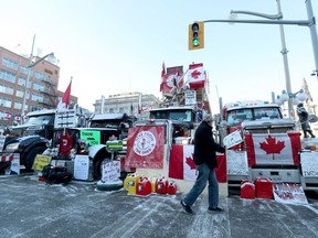 15. Feb. 2022 - Die Besetzung und Proteste von Truckern gehen am Dienstagnachmittag in der Innenstadt von Ottawa ihren 19. Tag weiter.