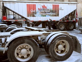 OTTAWA – 15. Februar 2022 – Die Besetzung und Proteste von Truckern gehen am Dienstagnachmittag in der Innenstadt von Ottawa ihren 19. Tag weiter.