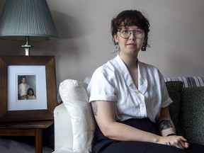 Mai-Lan Tomkinsin isä Richard Tomkins kuoli COVID-19:aan 18. toukokuuta 2021.