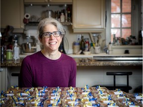 Wendy Myers baked and sold 120 cakes to raise $4,000 for an organization that gets food to people in crisis.