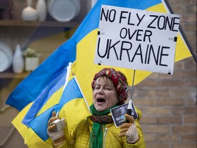 Irina Petkov war eine der Demonstranten gegenüber der US-Botschaft am Sussex Drive in Ottawa und forderte die NATO auf, eine Flugverbotszone über der Ukraine einzurichten, um die russische Invasion ihres Heimatlandes zu beenden.