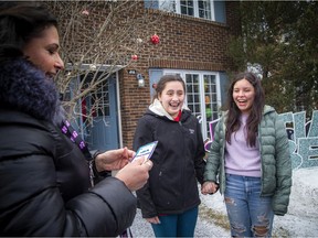 Sandra Plagakis from 105.3 KISS FM surprised 13-year-old Serene Summers (right) and her best friend, 12-year-old Eva Salinas, with VIP box seat tickets to Sunday night’s Justin Bieber concert.