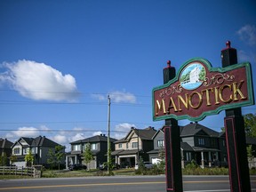 Manotick sign, Tuesday, August 31, 2021. Photo: Ashley Fraser / POSTMEDIA