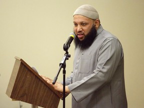 Sikander Hashmi, Imam der Kanata Muslim Association, freut sich auf eine Rückkehr zu vertrauteren Feierlichkeiten für Eid al-Fitr, das den Ramadan, den muslimischen heiligen Monat, der am 2. April begann und bis zum 1. Mai dauert, abschließt.