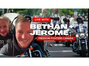 Ein Bild, das Bethan Nodwell, eine Krankenschwester aus Chelsea, und Jerome O'Sullivan aus Alberta zeigt, die zur Gruppe Freedom Fighters Canada gehören und bei der Organisation von „Rolling Thunder Ottawa“ helfen, aus einem Video auf dem Youtube-Kanal Live from the Shed.  Das Video wurde auf der Website von Freedom Fighters Canada veröffentlicht.