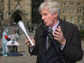 Former MP David Kilgour speaks during a Falun Gong demonstration on Parliament Hill in 2006.