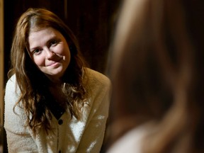 Renee Stocks gyvena su dviem itin retomis ligomis Nors nebuvo manoma, kad jai gyvens daugiau nei šešeri, dabar jai 18 metų.