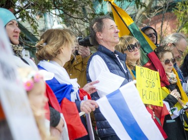 OTTAWA -- Pro-Ukrainian Russians of Ottawa held a protest across from the Russian Embassy, Sunday, April 24, 2022. ASHLEY FRASER, POSTMEDIA
