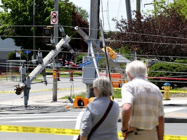 OTTAWA- May 25, 2022 --
Crews are seen cleaning up on Merivale rd in Ottawa after a major storm swept through Ottawa, May 25, 2022.

Assignment 137603
Jean Levac/Ottawa Citizen