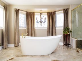 El primer lugar para baño – todos los estilos, $25,000-$39,999, fue para Emily Meechan de Distinctive Bathrooms & Kitchens (el precio no incluye mano de obra).