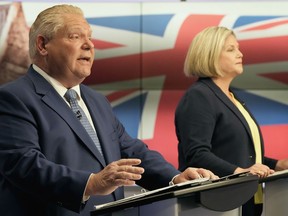 Doug Ford, Vorsitzender der PC-Partei von Ontario, spricht, während die Vorsitzende der NDP von Ontario, Andrea Horwath, während der Debatte der Parteiführer von Ontario am Montag, dem 16. Mai 2022, in Toronto zuschaut.
