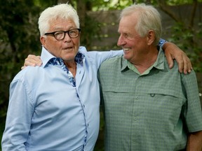 Malcolm Ives, 76 ans (à gauche), était un orphelin né en Angleterre pendant la Seconde Guerre mondiale qui a récemment découvert grâce à un test ADN que son demi-frère, Bob Huson, 72 ans, vit à Ottawa.