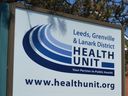 Unit Kesehatan Distrik Leeds, Grenville dan Lanark melaporkan seorang anak di daerah itu meninggal setelah dites positif terkena influenza. 