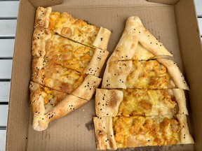 Chicken pita pie rom Saffron Kabab