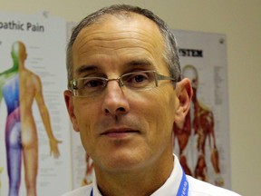 El Dr. Shawn Marshall dirige la división de medicina física y rehabilitación de la Universidad de Ottawa y el Hospital de Ottawa.