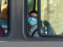 Otoritas kesehatan masyarakat terus merekomendasikan orang memakai masker untuk membantu menumpulkan penyebaran COVID-19 dan virus pernapasan