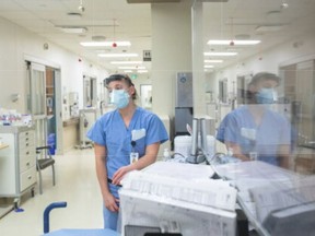 Une infirmière de salle d'urgence décrit les pressions du travail à l'hôpital Humber River de Toronto plus tôt cette année.