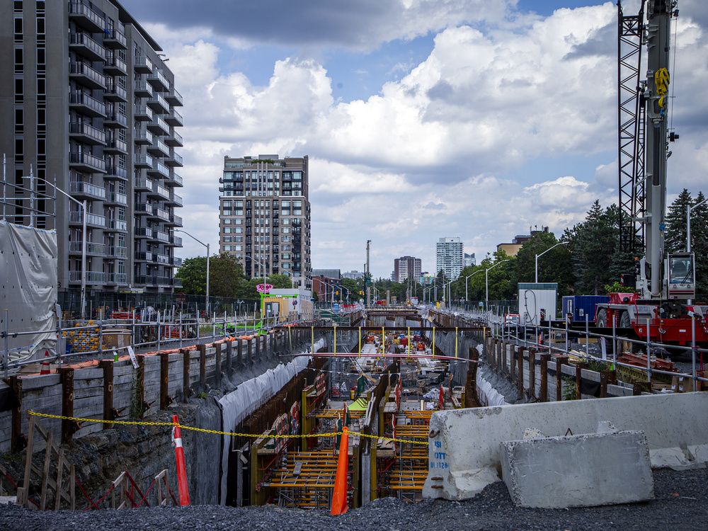 Western LRT expansion is up to a year behind schedule: Municipalities