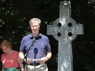 A Celtic Cross ceremony was held Monday afternoon in Ottawa to mark the 190th anniversary of the Rideau Canal and its 15th anniversary as a UNESCO world heritage site. The event also honoured the workers and their families who lost their lives between 1826 and 1832 while building the canal. Mayor
Jim Watson spoke at the ceremony.