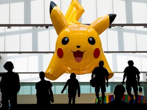 Un Pikachu géant est suspendu au Walter E. Washington Convention Center dans le district de Columbia, où se sont déroulés les championnats du monde Pokémon en 2019.