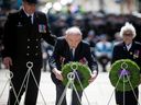 Photo d'archive : Le vétéran de la Seconde Guerre mondiale Alex Polowin a déposé une couronne lors de la cérémonie de l'anniversaire de la bataille de l'Atlantique en mai 2018 pour commémorer les sacrifices consentis par des milliers de Canadiens qui ont combattu dans l'Atlantique Nord.