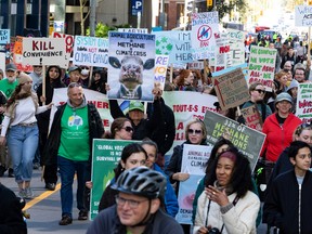 Climate Strike Mars à travers le centre-ville.