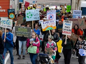 Climate Strike Mars à travers le centre-ville.