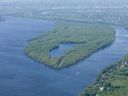 Ein Luftbild zeigt Kettle Island am Ottawa River.