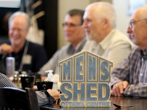 OTTAWA.  13. Sept. 2022. In Kanada gibt es etwa 50 ähnliche Men’s Shed-Gruppen – die sich aus überwiegend männlichen Rentnern zusammensetzen, die sich zur Unterstützung zusammenfinden und gelegentlich gemeinsam an Projekten arbeiten, Fähigkeiten und Lebensgeschichten austauschen.  Julie Oliver/Postmedien