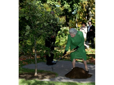 Queen Elizabeth II plants a tree to commemorate her visit to Canada while at Rideau Hall in Ottawa, October 13, 2002.
