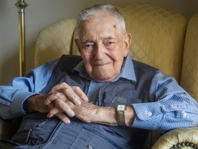 Le vétéran de la Seconde Guerre mondiale Don Lomer fête ses 100 ans le 10 novembre 2022.