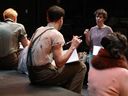Sutradara Sarah Kitz bekerja dengan para aktor berkostum di lokasi syuting Forever Young, yang dibuka minggu ini di Great Canadian Theatre Company.
