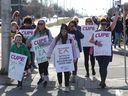 Anggota CUPE membuat kasus mereka melalui demonstrasi publik hari Jumat. 