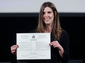 Jessica Bradley, anggota dewan Gloucester – SouthGate Ward, pada upacara hari Selasa.