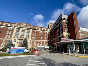 File: The Ottawa Hospital Civic Campus on Carling Avenue. Friday, Nov. 19, 2021.