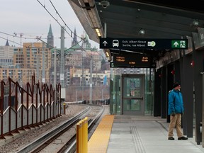 OTTAWA - December 2, 2022 - Commuters taking the LRT in Ottawa on Friday.  TONY CALDWELL, Postmedia.