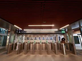 OTTAWA – Dec 2, 2022 -Commuters taking the LRT in Ottawa Friday. TONY CALDWELL, Postmedia.