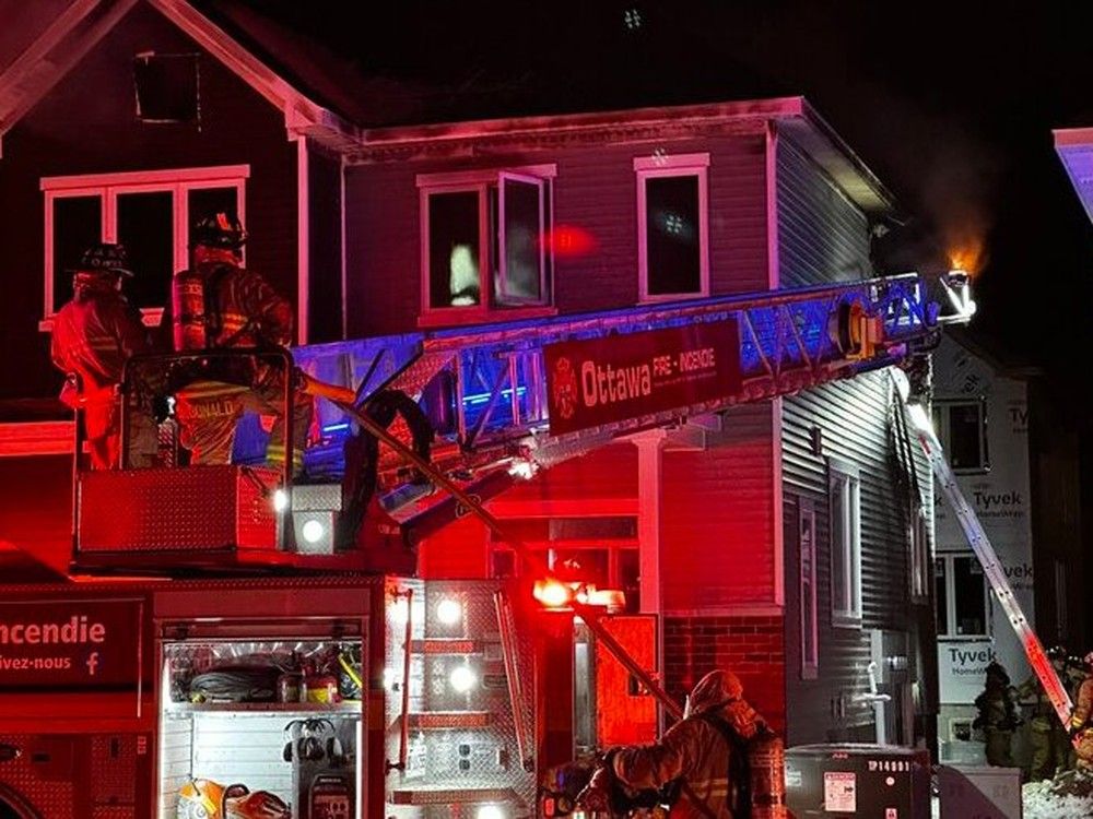 Firefighters extinguish stubborn blaze in Manotick-area rowhouse ...