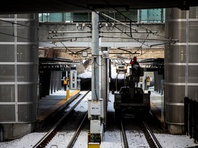 Les libérations du SLR se sont poursuivies le dimanche 8 janvier 2023, avec plusieurs trains bloqués sur les voies entre la station Lees et la station Tremblay. Les équipages travaillaient sur les lignes à la station Lees dimanche.