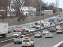 Circulation routière matinale à Ottawa.  Certains fonctionnaires et propriétaires d'entreprises affirment que la circulation automobile a augmenté au cours de la semaine dernière.