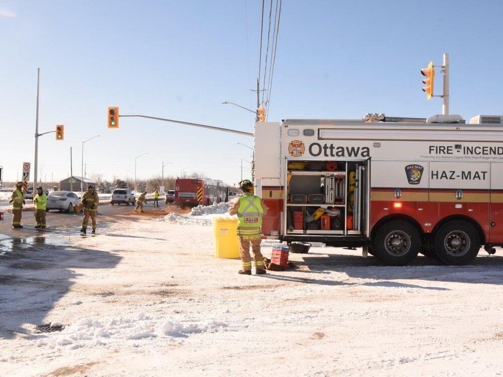 Le réservoir de diesel d’un autobus d’OC Transpo s’est rompu lors d’une collision