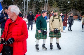 Great Canadian Kilt Skate Tahunan ke-9 Ottawa berlangsung Minggu, 19 Februari 2023, di arena skating di Lansdowne Park.