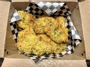 Ayam panggang oven lemon renyah dari Stasiun Seoul di New Edinburgh.