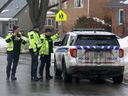Sebuah file foto menunjukkan penyelidik polisi di sebuah tempat kejadian di dekat Station Boulevard pada hari setelah seorang pria berusia 18 tahun meninggal akibat luka tembak pada 14 Februari.