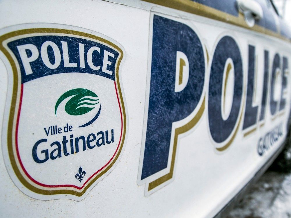 Gatineau radar officer arrests man walking down Alexandre-Taché Boulevard with a knife thumbnail