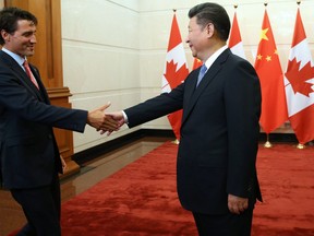 Chinese President Xi Jinping shakes hands with Prime Minister Justin Trudeau on August 31, 2016.